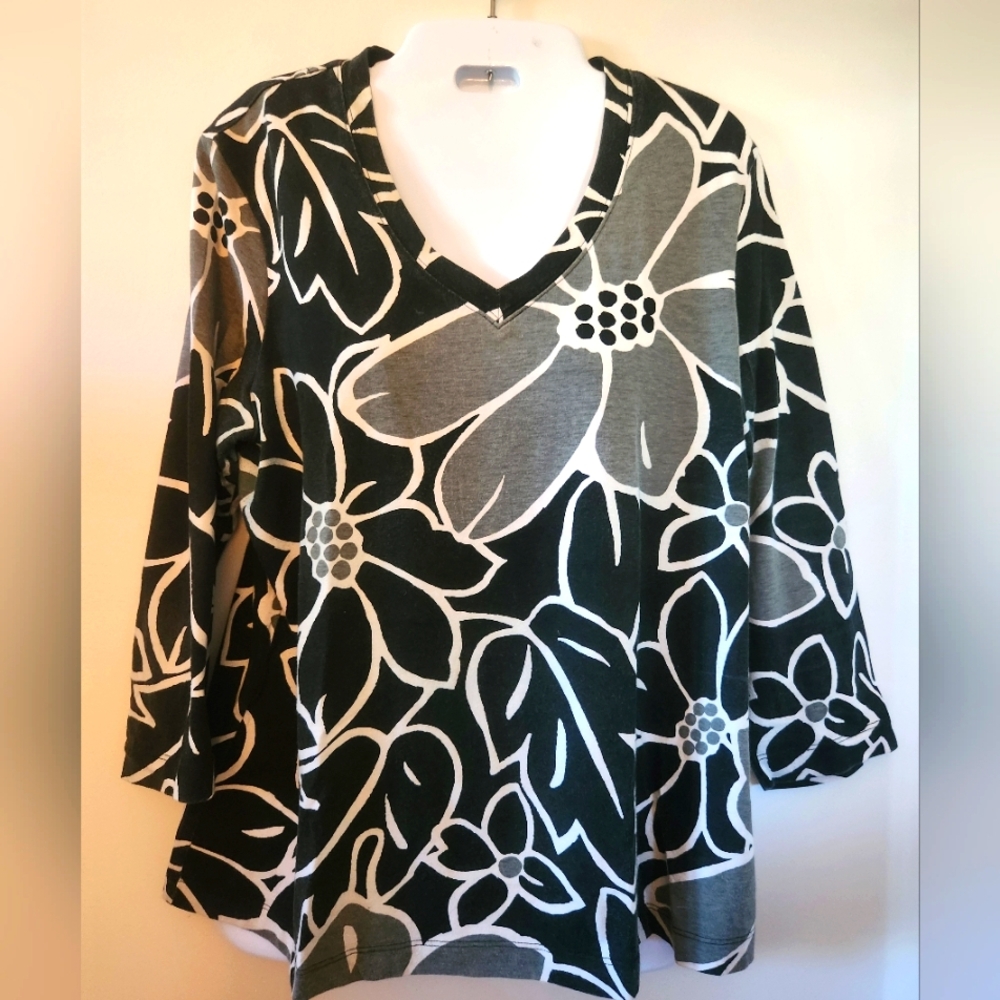 Vintage Chico's Black and Gray Cotton Floral Top Sz. 2